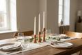 Yemek masası - beyaz mumlar